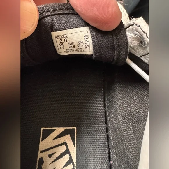 Vans - Picture 7 of 7